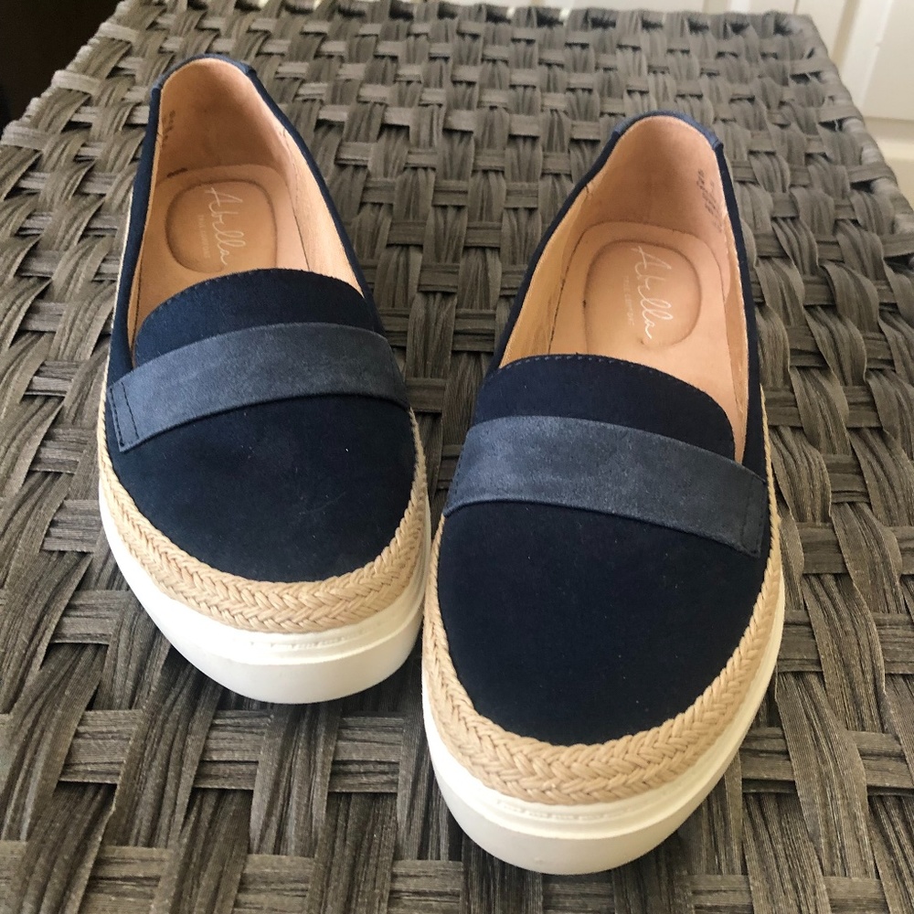NWOT Women's ABELLA True Comfort Platform Slip Ons